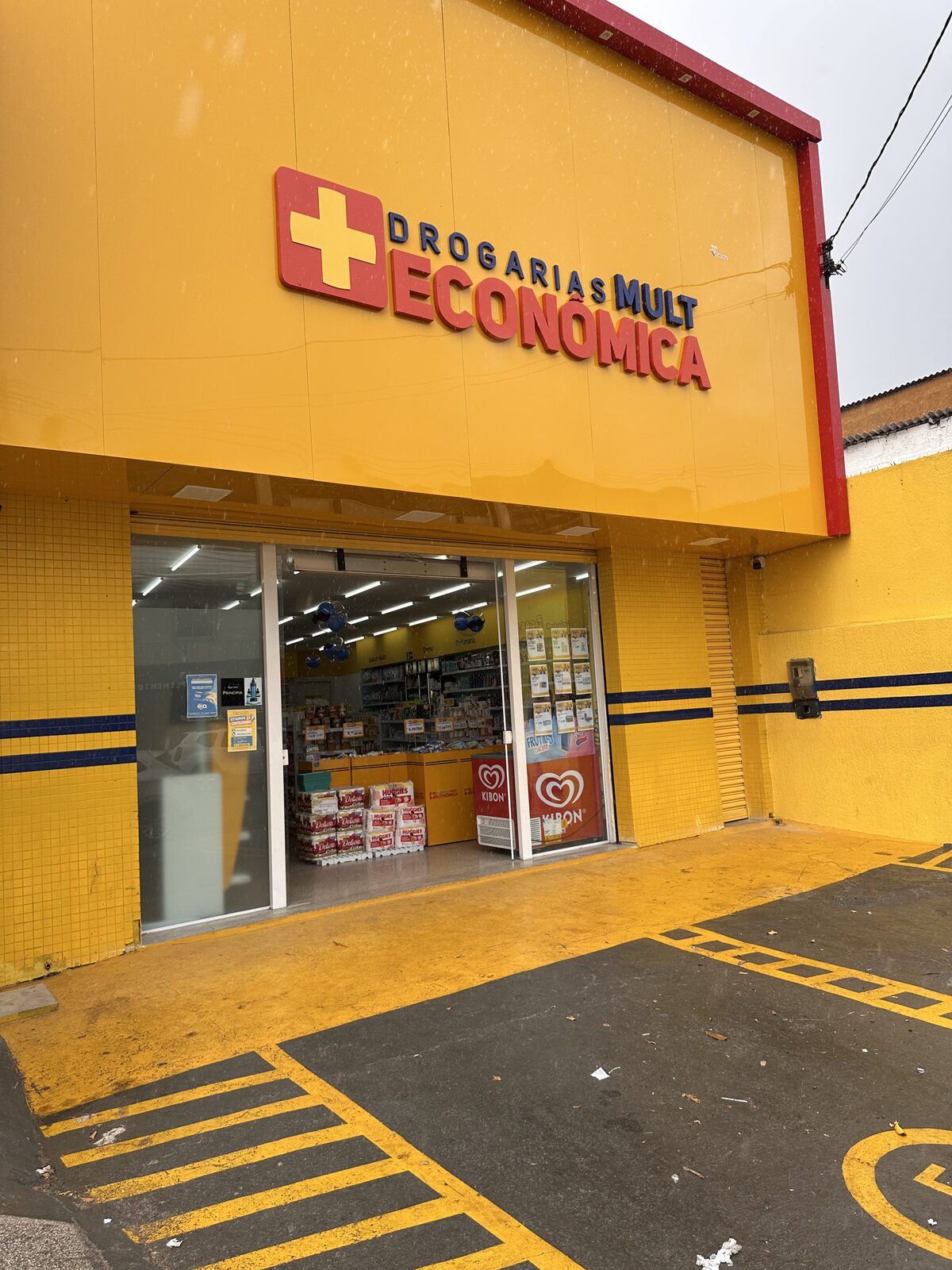 Fachada da Drogarias Mult Econômica em Lauro de Freitas